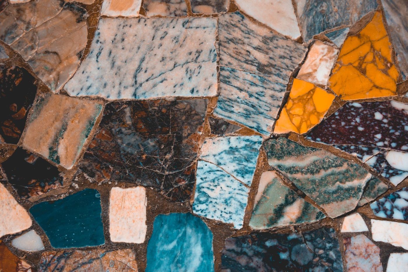 Grenzverletzungen_Mosaik-Adobe_erweiterte-Lizenz