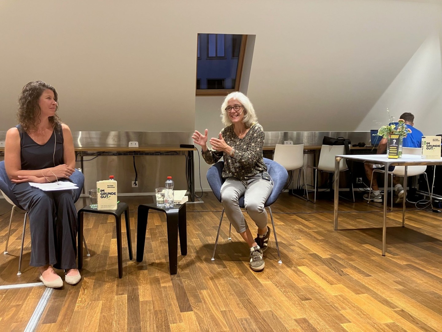 Regine Kokontis argumentierend