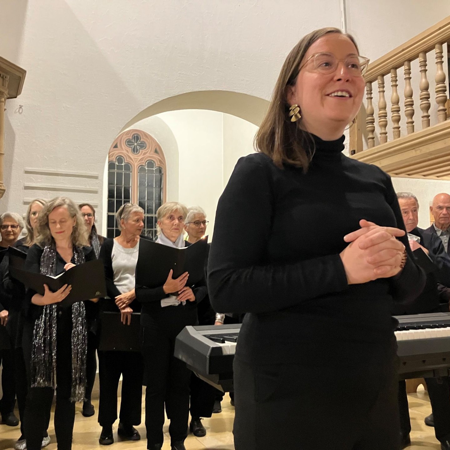 Julia-Baumgartner-leitet-den-Cantas-Chor_web
