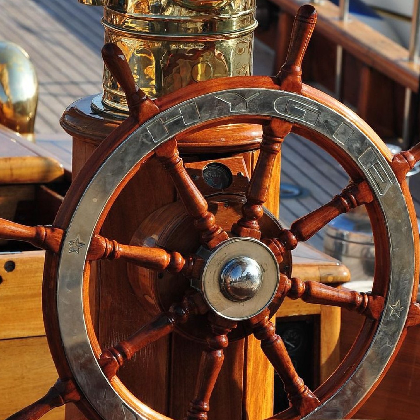 Sailing-yacht-2766457_1920